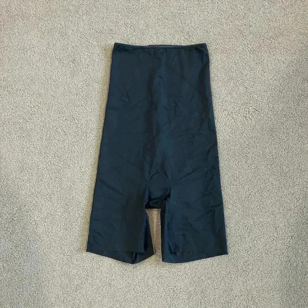 Spanx Black Fit To You Mid thigh Short Size S